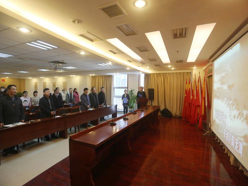 全體起立，齊唱《南泥灣》.JPG